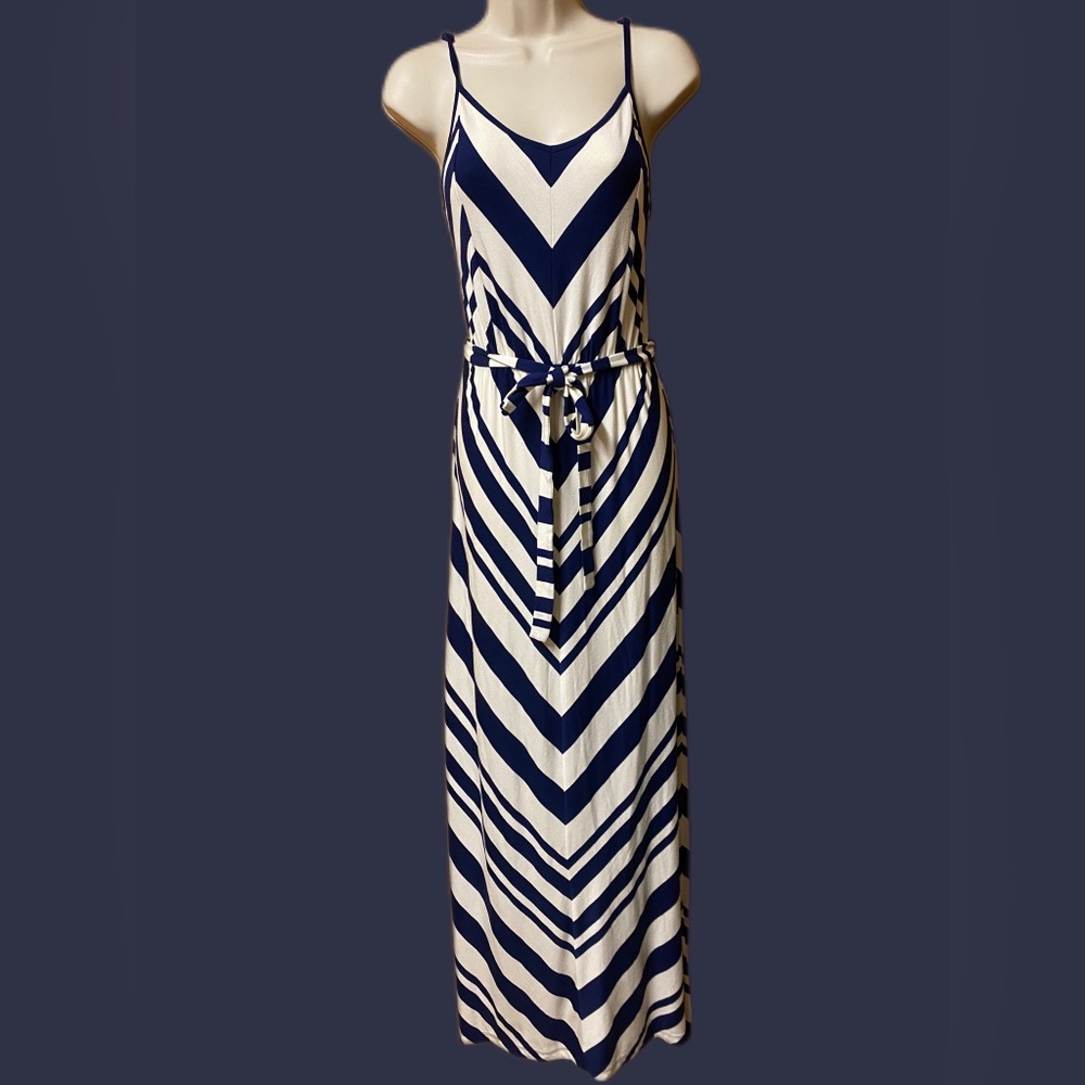 💙🤍Old Navy Chevron Navy & Natural Long Maxi S